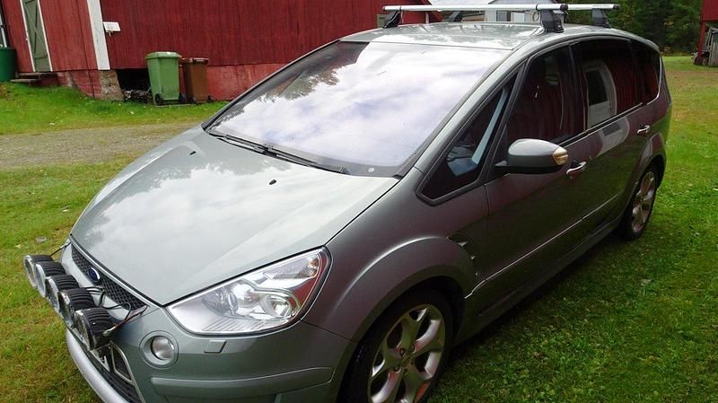Grå Begagnad 2009 Ford S-MAX S Minibuss | 30 000 kr - Bild 1/4