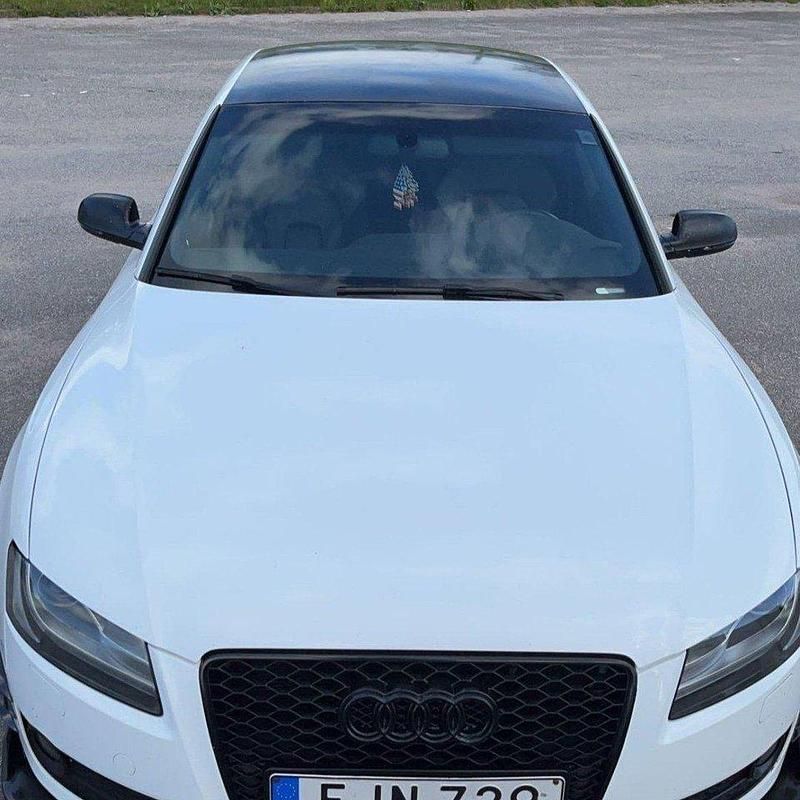 Vit Begagnad 2011 Audi A5 Sportkupé | 95 000 kr (Marknadspris) - Bild 1/4