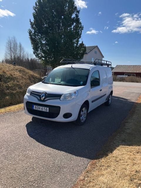Vit Begagnad 2019 Renault Kangoo Minibuss | 118 750 kr (Marknadspris) - Bild 1/4