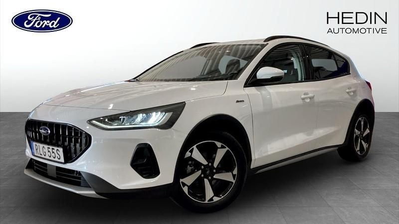 Vit (white) Begagnad 2022 Ford Focus Active Halvkombi | 184 900 kr (Superpris) - Bild 1/4