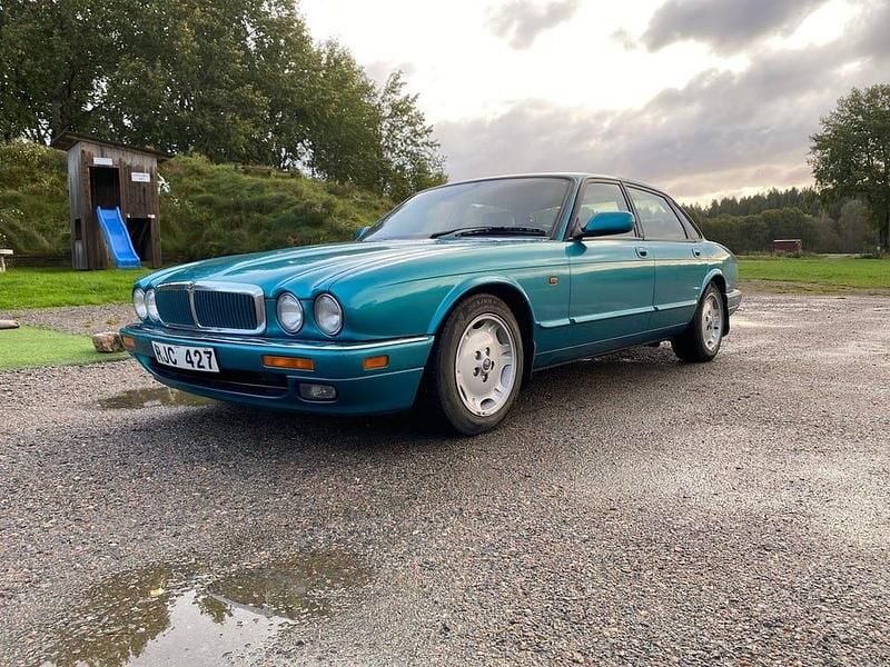 Grön Begagnad 1995 Jaguar XJ Sedan | 63 500 kr - Bild 1/4