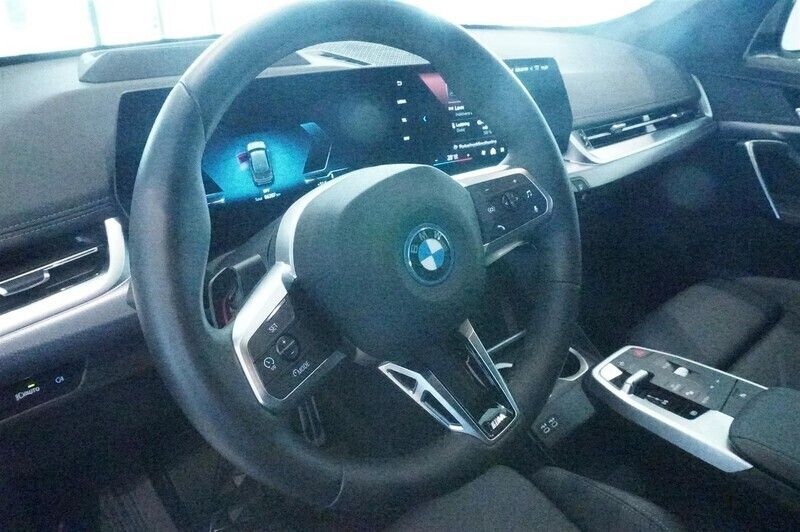 Begagnad BMW iX1 M Sport 230 kW (313 HK) 2024 Grå/silver SUV