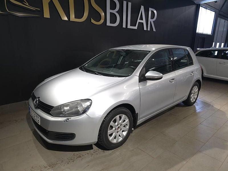 Begagnad VW Golf VI 102 HK (75 kW) 2012 Silver Halvkombi
