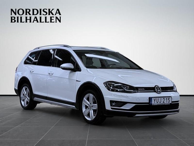 Vit Begagnad 2018 VW Golf Alltrack Kombi | 145 795 kr (Marknadspris) - Bild 1/4