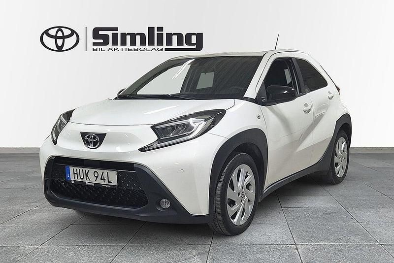 Vit Begagnad 2022 Toyota Aygo X Comfort SUV | 164 900 kr (Marknadspris) - Bild 1/3