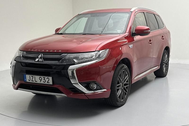 Mörkröd Begagnad 2016 Mitsubishi Outlander SUV | 124 000 kr (Dyr) - Bild 1/4
