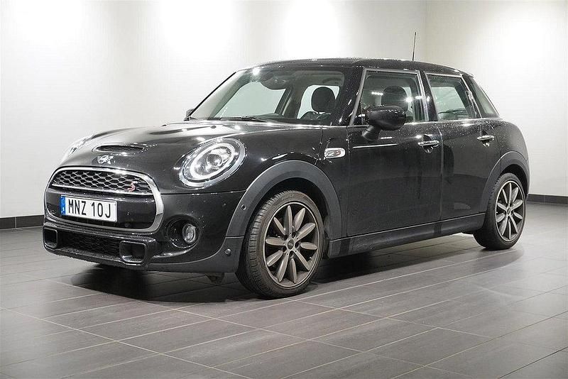 Svart Begagnad 2020 Mini Cooper Halvkombi | 229 800 kr (Marknadspris) - Bild 1/2