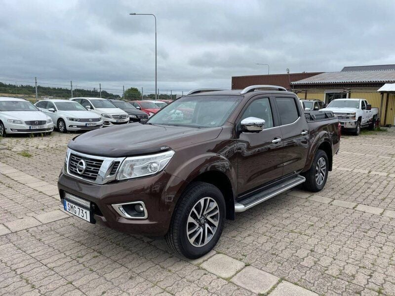 Brun Begagnad 2016 Nissan Navara Tekna Pickup | 259 000 kr (Marknadspris) - Bild 1/4