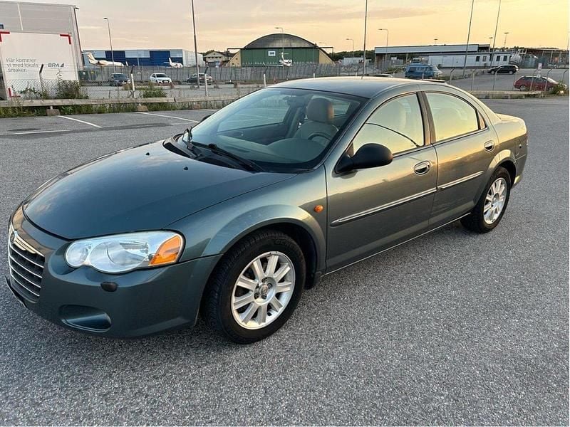 Grå Begagnad 2005 Chrysler Sebring Sedan | 32 000 kr - Bild 1/4
