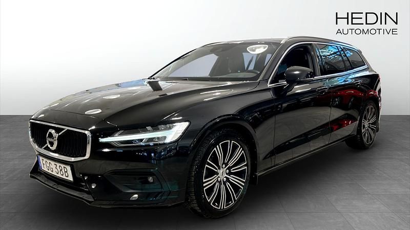 Svart Begagnad 2021 Volvo V60 Momentum Kombi | 289 900 kr (Marknadspris) - Bild 1/4