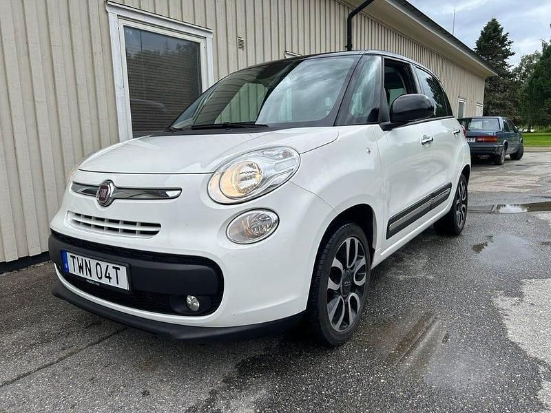 Begagnad Fiat 500L Lounge 105 HK (77 kW) 2015 Vit Minibuss