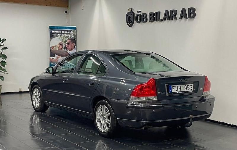 Begagnad Volvo S60 Momentum 209 HK (153 kW) 2008 Grå Sedan