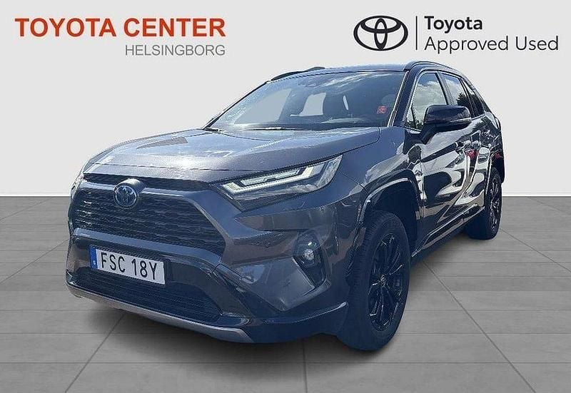Grå Begagnad 2024 Toyota RAV4 Hybrid Style SUV | 429 900 kr (Marknadspris) - Bild 1/4