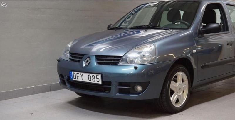 Blå Begagnad 2007 Renault Clio II Halvkombi | 9 000 kr (Superpris) - Bild 1/4
