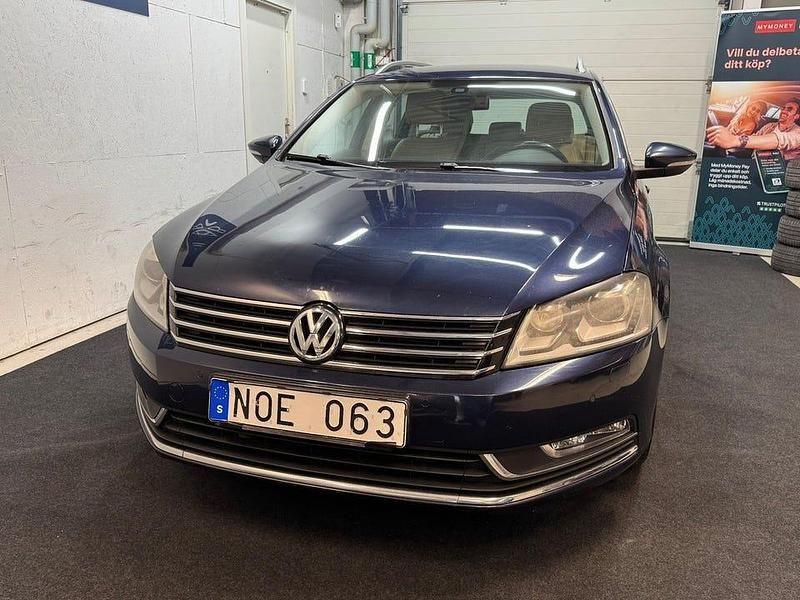 Begagnad VW Passat 140 HK (102 kW) 2011 Blå