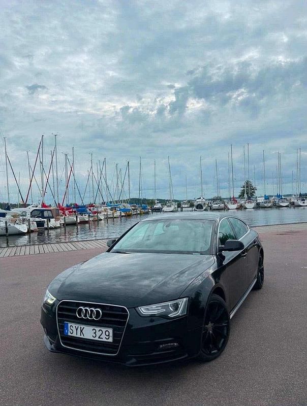 Svart Begagnad 2014 Audi A5 Sportback Comfort Halvkombi | 129 000 kr (Marknadspris) - Bild 1/4