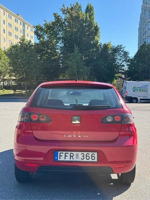 Röd Begagnad 2007 Seat Ibiza Halvkombi | 8 000 kr (Superpris) - Bild 1/4