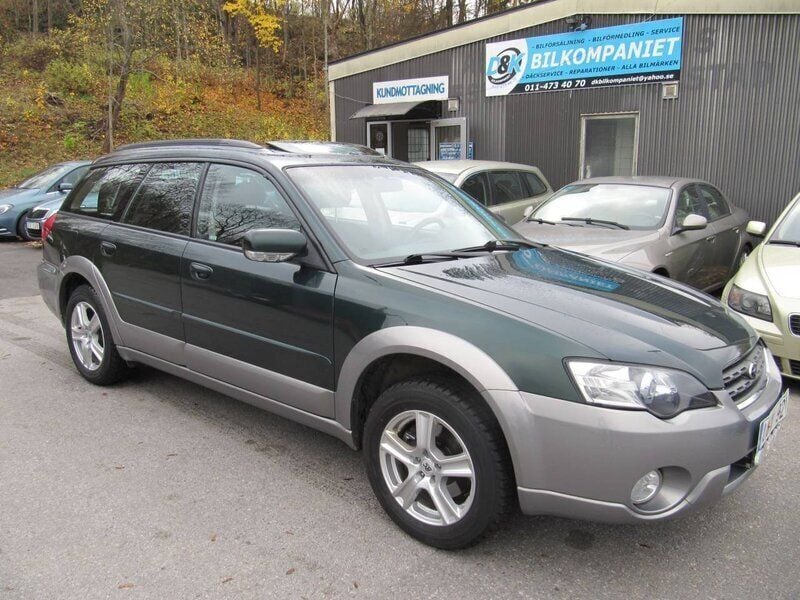 Mörkgrön Begagnad 2004 Subaru Outback SUV | 29 900 kr (Marknadspris) - Bild 1/4