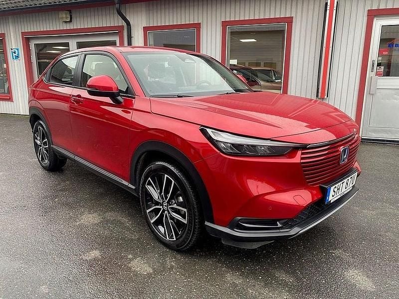 Röd Begagnad 2023 Honda HR-V Elegance SUV | 289 900 kr (Marknadspris) - Bild 1/4