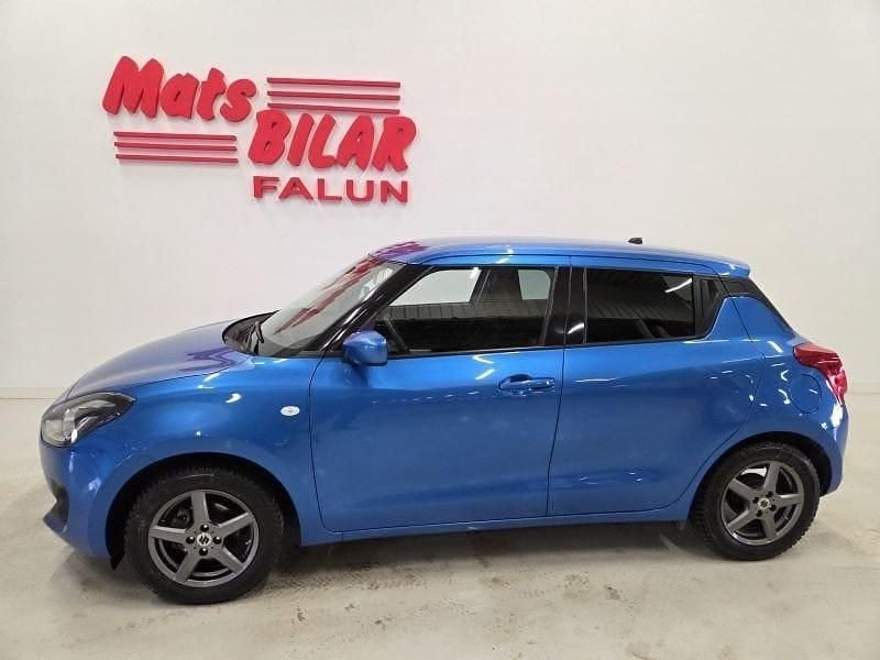 Blå Begagnad 2023 Suzuki Swift Halvkombi | 189 900 kr (Marknadspris) - Bild 1/4