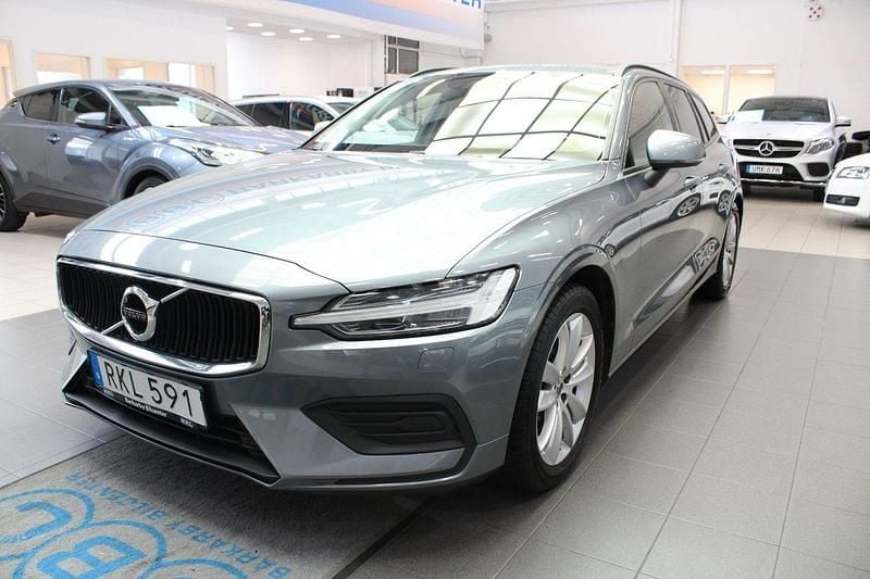Grå Begagnad 2018 Volvo V60 Momentum Kombi | 199 900 kr (Bra pris) - Bild 1/4