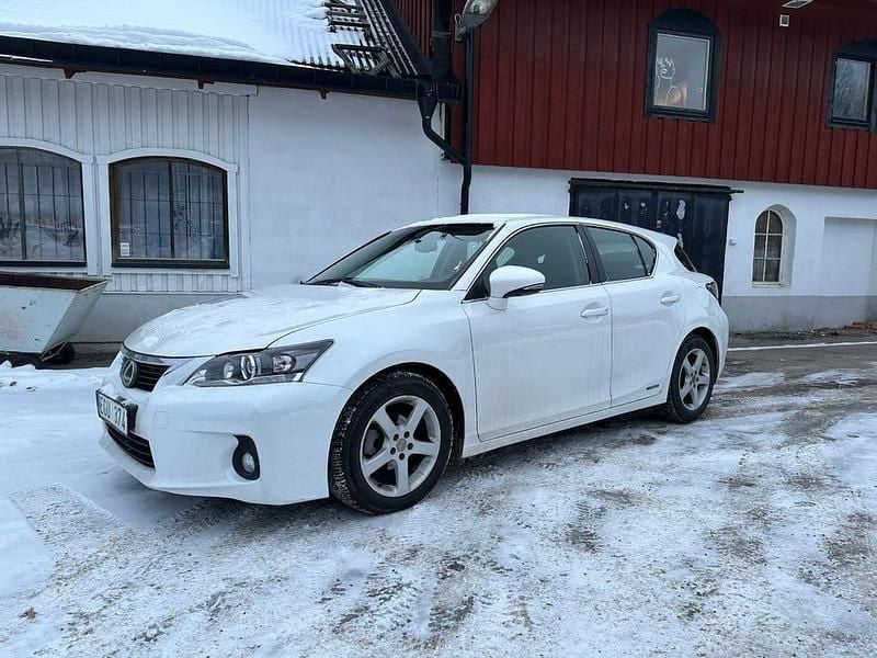 Begagnad 2011 Lexus CT200h | 87 000 kr (Marknadspris) - Bild 1/4
