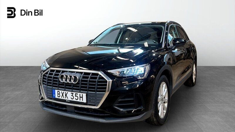 Svart (mytsvart metallic) Begagnad 2022 Audi Q3 Proline SUV | 329 900 kr (Marknadspris) - Bild 1/4