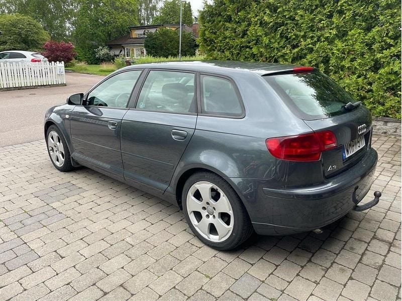 Grå Begagnad 2005 Audi A3 Sportback Comfort Halvkombi | 49 900 kr (Lite dyr) - Bild 1/4