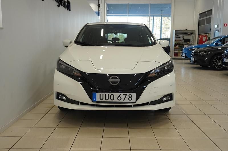 Begagnad Nissan Leaf Tekna 110 kW (150 HK) 2022 Vit Halvkombi
