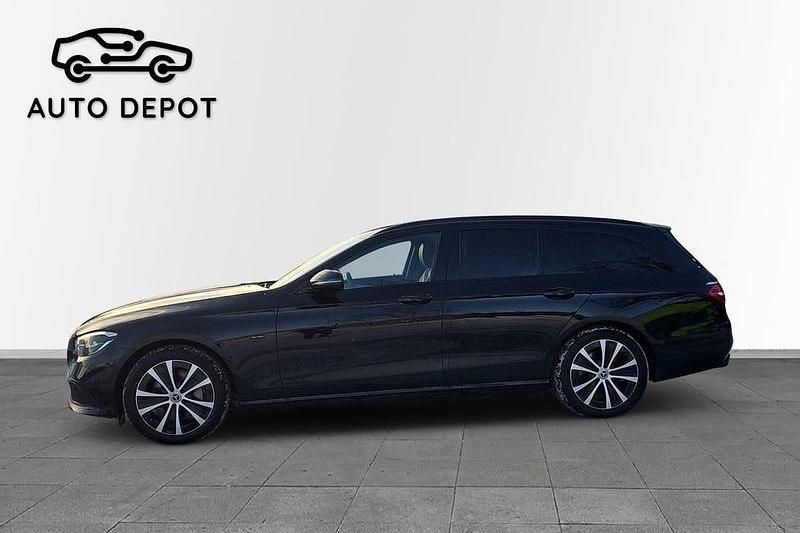 Begagnad Mercedes E300 Avantgarde 320 HK (235 kW) 2021 Svart