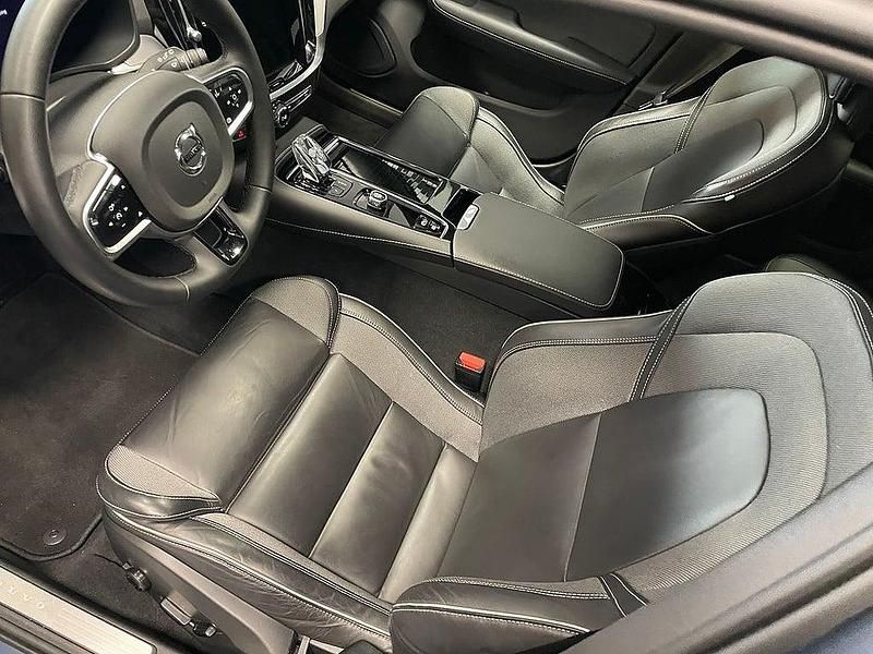 Begagnad Volvo V60 Plus 349 HK (256 kW) 2024 Blå Kombi