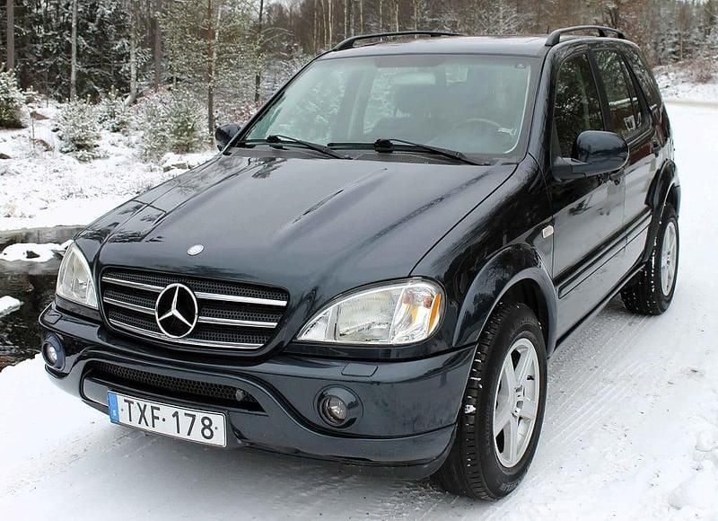 Begagnad Mercedes ML55 AMG AMG 347 HK (255 kW) 2000 Svart SUV