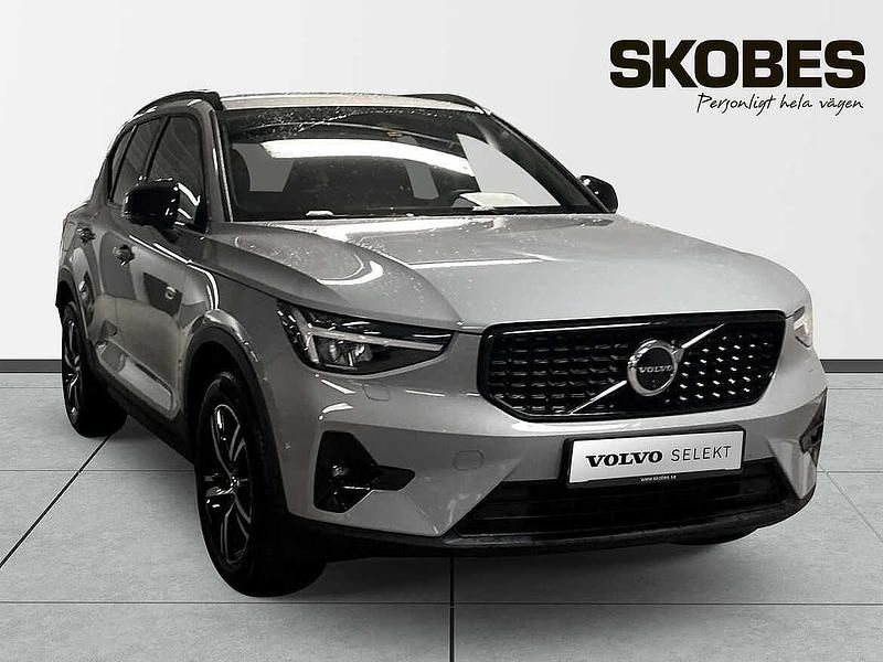 Begagnad 2025 Volvo XC40 SUV | 414 500 kr (Marknadspris) - Bild 1/3