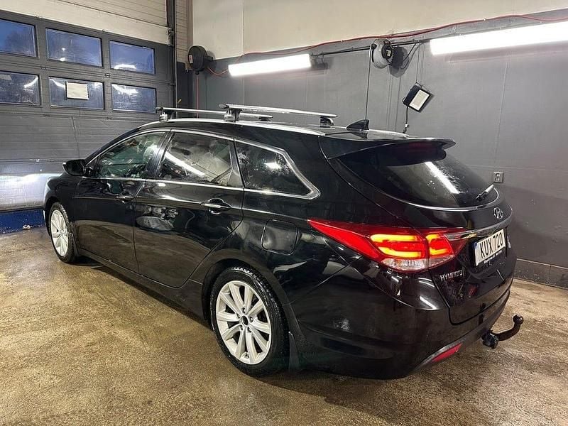 Begagnad Hyundai i40 141 HK (103 kW) 2016 Svart Kombi