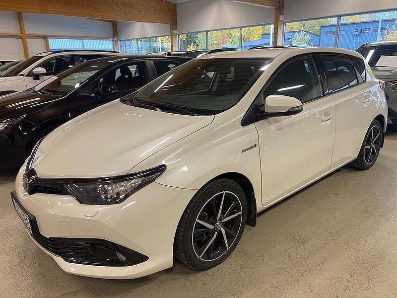 Vit Begagnad 2018 Toyota Auris Hybrid Edition Halvkombi | 179 900 kr (Marknadspris) - Bild 1/1