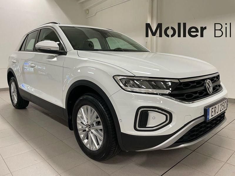 Vit (pure white) Begagnad 2024 VW T-Roc Life SUV | 324 900 kr (Lite dyr) - Bild 1/3