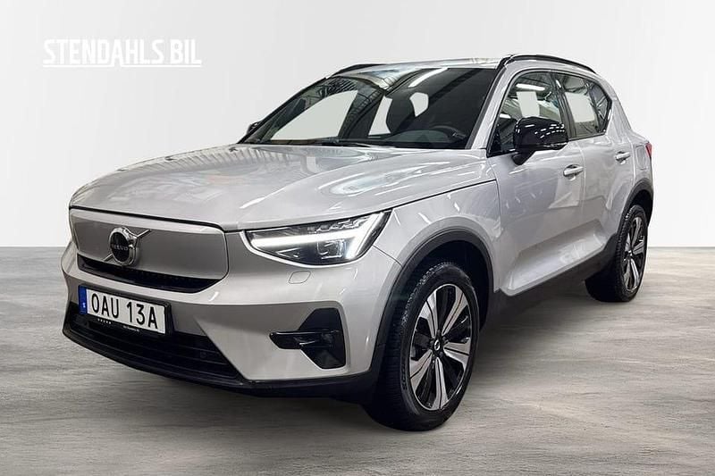 Silver Begagnad 2023 Volvo XC40 Plus SUV | 369 000 kr - Bild 1/4