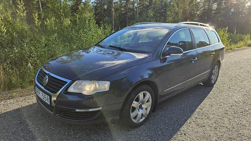 Grå Begagnad 2008 VW Passat Sportline Kombi | 24 000 kr (Dyr) - Bild 1/4