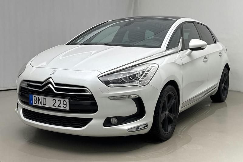 Vit Begagnad 2013 Citroën DS5 Halvkombi | 88 000 kr - Bild 1/4