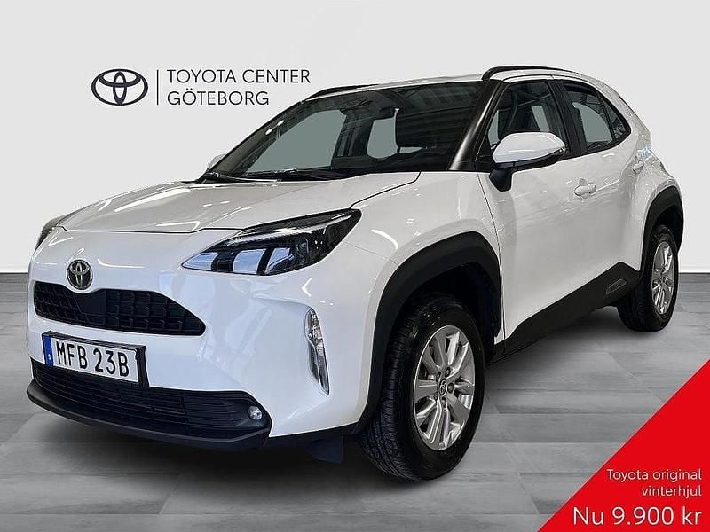 Vit Begagnad 2025 Toyota Yaris Cross Active SUV | 294 900 kr (Marknadspris) - Bild 1/3