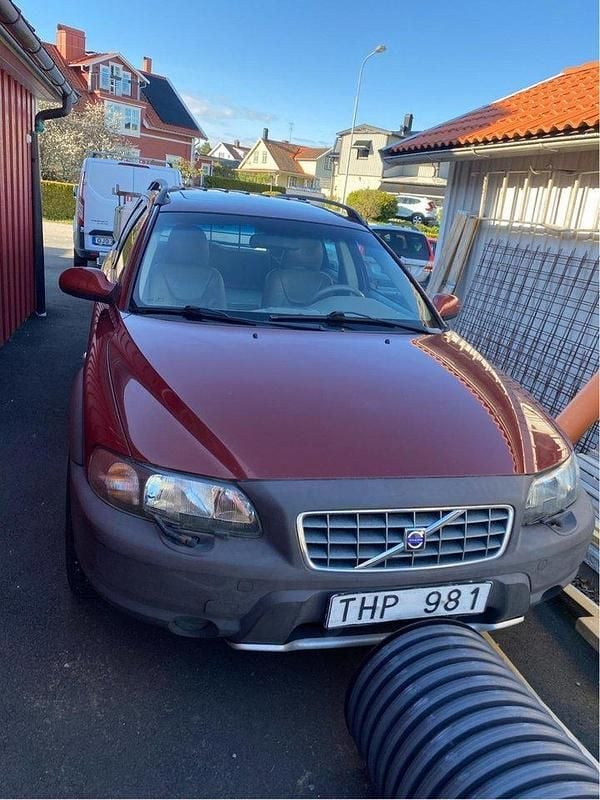Röd Begagnad 2002 Volvo XC70 Business Edition SUV | 37 500 kr (Marknadspris) - Bild 1/4