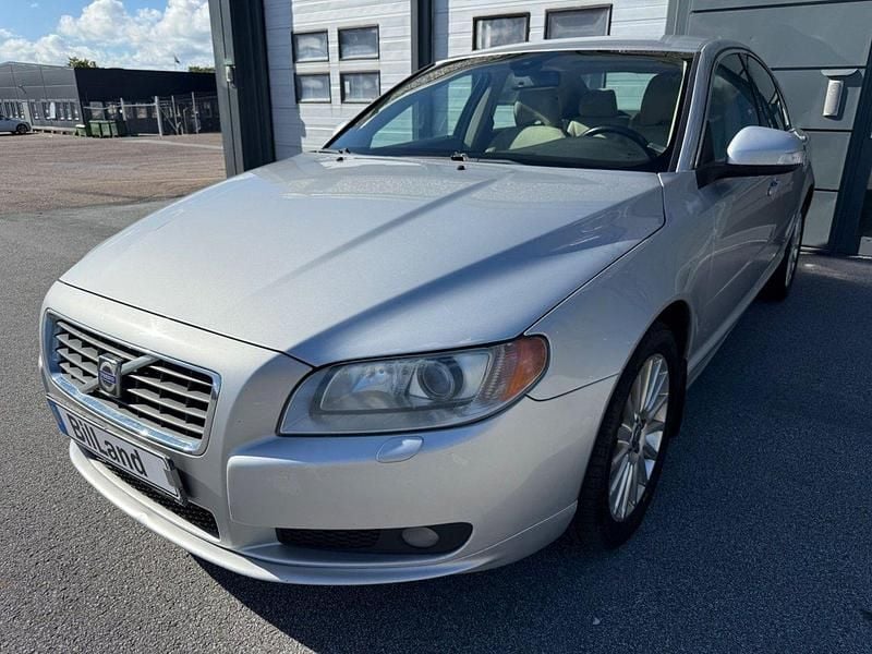 Silver Begagnad 2007 Volvo S80 Summum Sedan | 49 900 kr (Marknadspris) - Bild 1/4