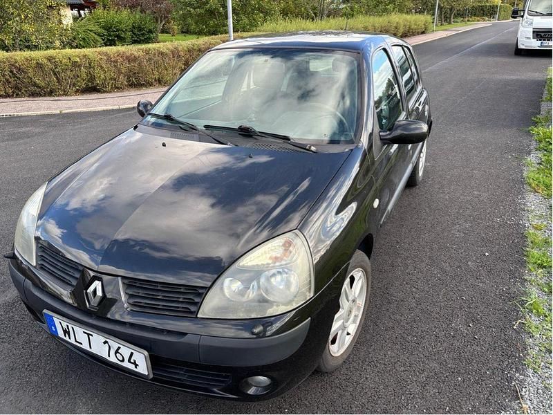 Svart Begagnad 2005 Renault Clio R.S. Halvkombi | 16 900 kr (Marknadspris) - Bild 1/4