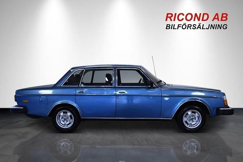 Begagnad Volvo 260 140 HK (102 kW) 1977 Mörkblå Sedan