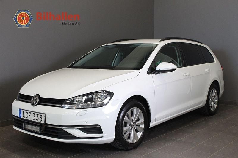 Vit Begagnad 2018 VW Golf VII Kombi | 159 000 kr (Marknadspris) - Bild 1/4