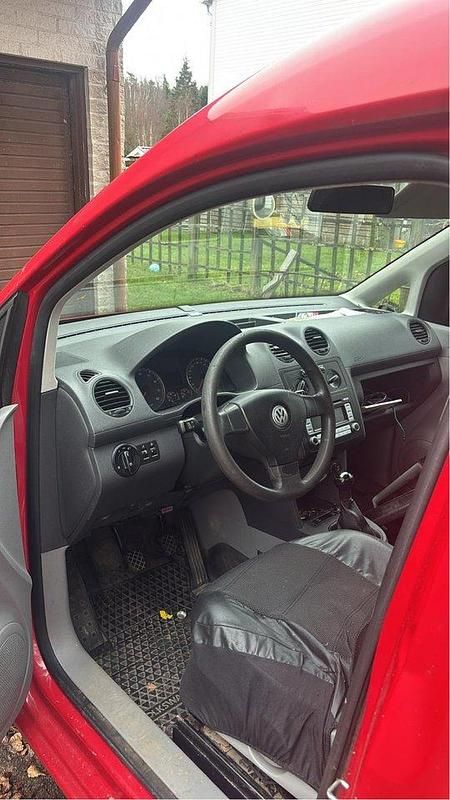 Röd Begagnad 2009 VW Caddy Minibuss | 25 000 kr (Bra pris) - Bild 1/4
