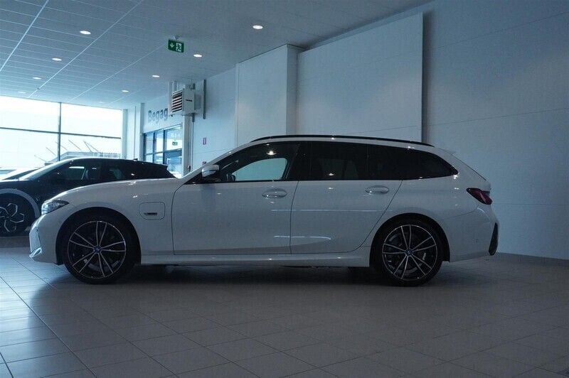 Begagnad BMW 330e M Sport 292 HK (214 kW) 2022 Okänd Kombi