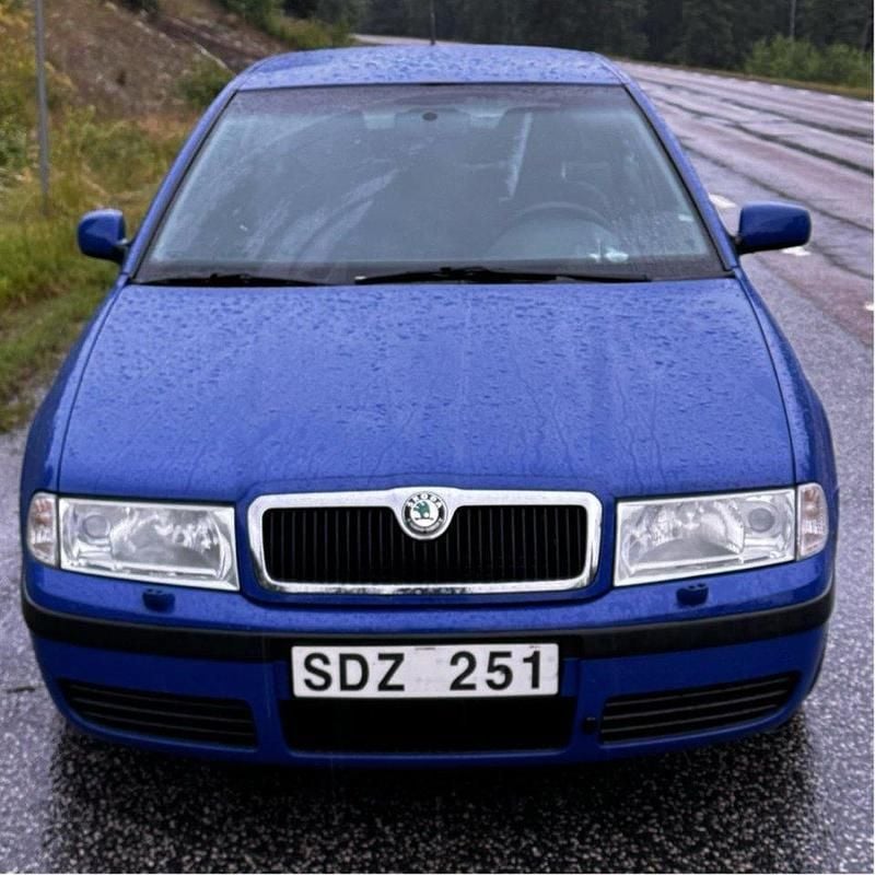 Blå Begagnad 2001 Skoda Octavia Tour Halvkombi | 11 400 kr (Bra pris) - Bild 1/4