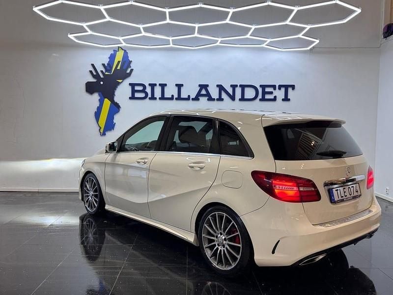Begagnad Mercedes B200 AMG 136 HK (100 kW) 2015 Vit Minibuss