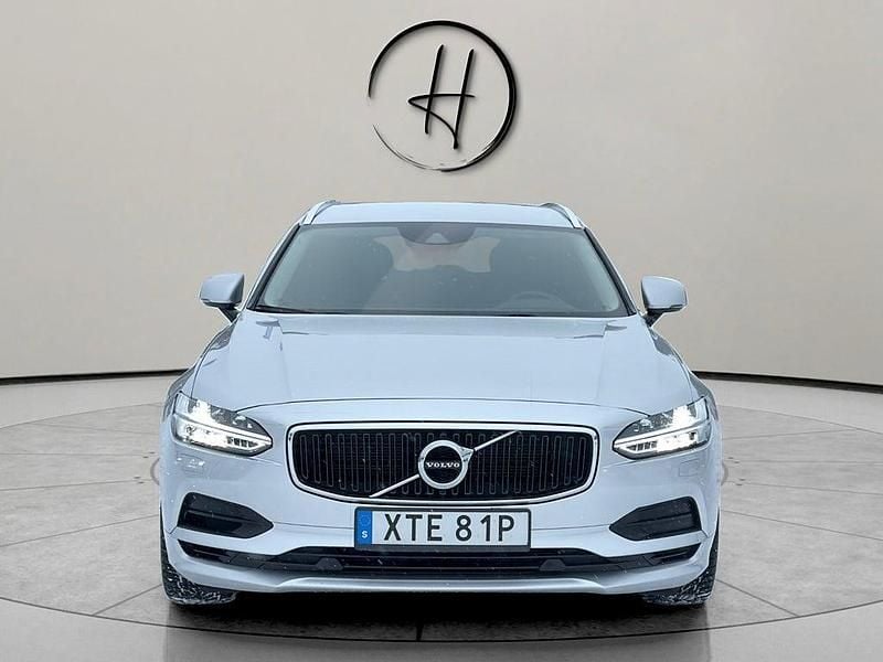 Begagnad Volvo V90 Momentum 253 HK (186 kW) 2020 Silver Kombi